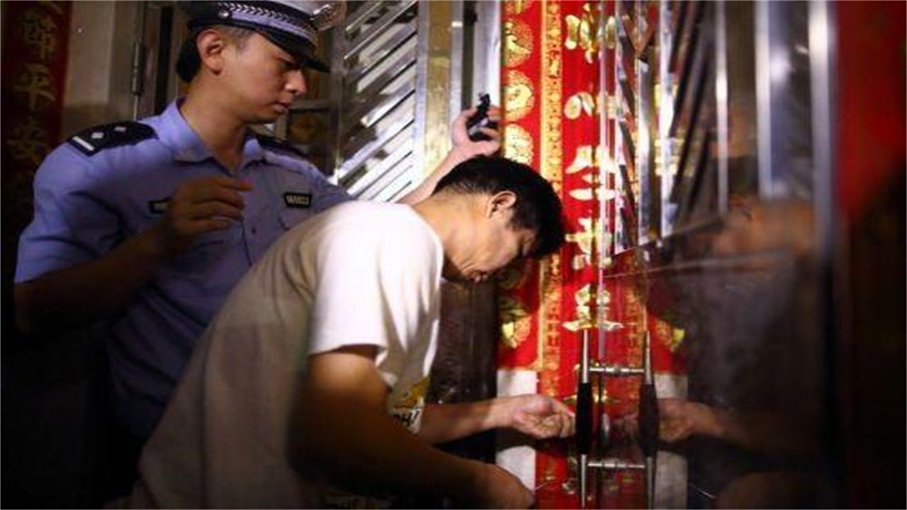 红河请开锁师傅开了锁后，师傅为什么一般都不进门，就算主人请也不进去？